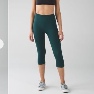 Lululemon flow and go crop